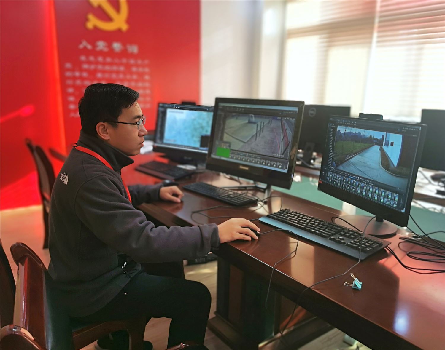 坚守党员初心 共担抗疫使命